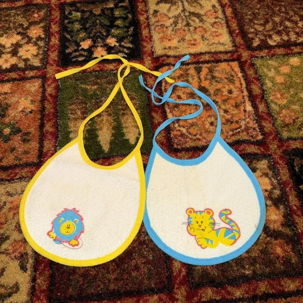 PR Vintage 1980s Baby Bibs Lion Tiger Graphic Prop